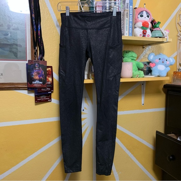 Lululemon Speed Up Tight Full-On Luxtreme 28" in Luminosity Foil Black Silver - Picture 3 of 11